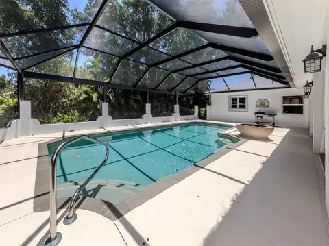 Exterior - 628 Granada Ave, Venice, FL 34285 photo 10 of 15