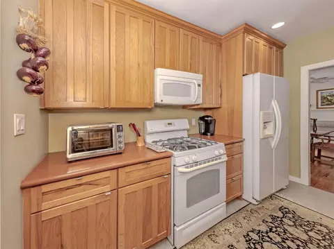 Kitchen - 628 Granada Ave, Venice, FL 34285 photo 4 of 5