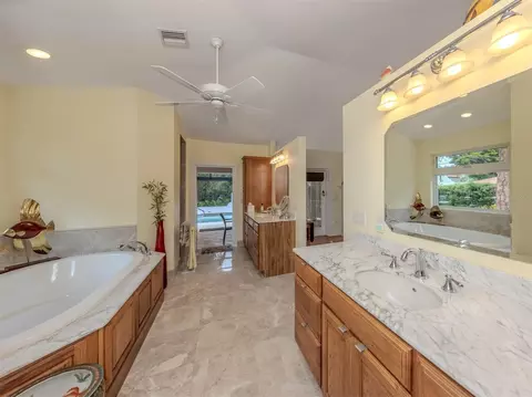 Bath - 628 Granada Ave, Venice, FL 34285 photo 2 of 3