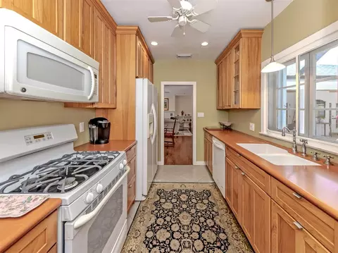 Kitchen - 628 Granada Ave, Venice, FL 34285 photo 5 of 5
