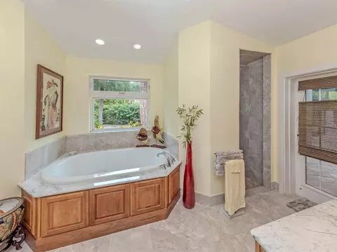 Bath - 628 Granada Ave, Venice, FL 34285 photo 1 of 3