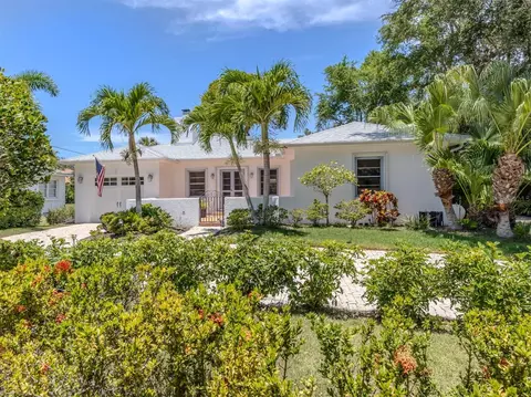 Exterior - 628 Granada Ave, Venice, FL 34285 photo 13 of 15