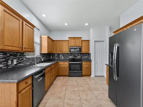 Kitchen - 11631 Dancing River Dr, Venice, FL 34292 photo 2 of 4
