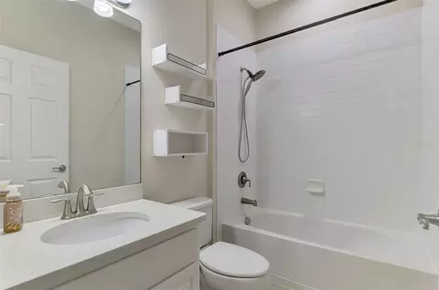 Bath - 7734 108th Avenue Cir E, Parrish, FL 34219 photo 3 of 3