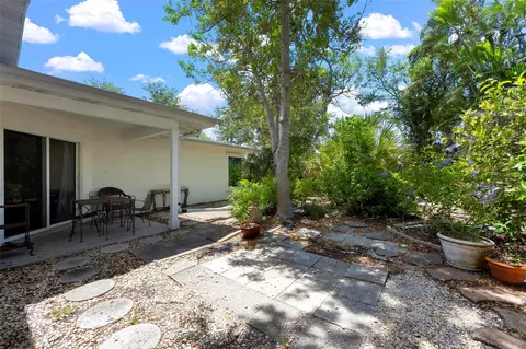 Exterior - 417 Baycrest Dr, Venice, FL 34285 photo 7 of 8