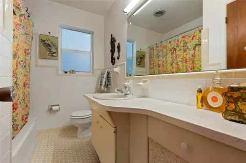 Bath - 417 Baycrest Dr, Venice, FL 34285 photo 3 of 3