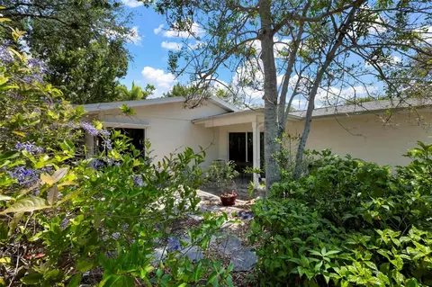 Exterior - 417 Baycrest Dr, Venice, FL 34285 photo 8 of 8