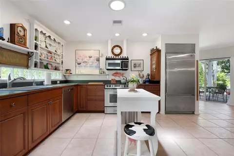 Kitchen - 417 Baycrest Dr, Venice, FL 34285 photo 2 of 4