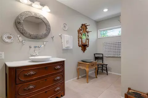 Bath - 417 Baycrest Dr, Venice, FL 34285 photo 1 of 3