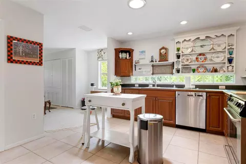 Kitchen - 417 Baycrest Dr, Venice, FL 34285 photo 4 of 4