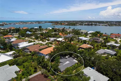 View/Area - 417 Baycrest Dr, Venice, FL 34285 photo 2 of 10