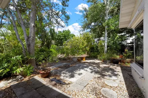 Exterior - 417 Baycrest Dr, Venice, FL 34285 photo 6 of 8