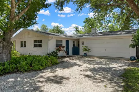 Exterior - 417 Baycrest Dr, Venice, FL 34285 photo 4 of 8