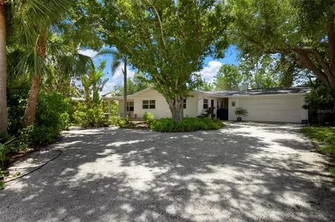 Exterior - 417 Baycrest Dr, Venice, FL 34285 photo 3 of 8