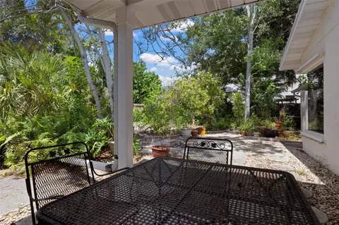 Exterior - 417 Baycrest Dr, Venice, FL 34285 photo 5 of 8
