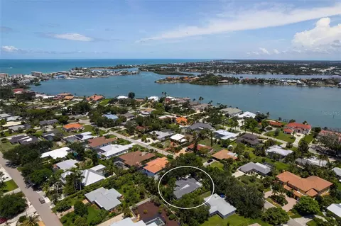 View/Area - 417 Baycrest Dr, Venice, FL 34285 photo 3 of 10