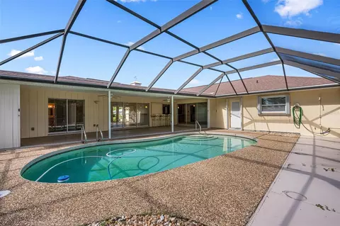 Exterior - 1011 Pine Forest Ct, Venice, FL 34293 photo 8 of 10