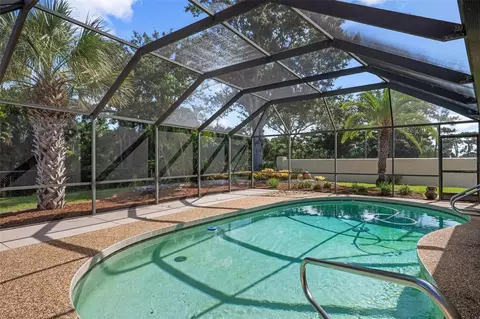 Exterior - 1011 Pine Forest Ct, Venice, FL 34293 photo 6 of 10