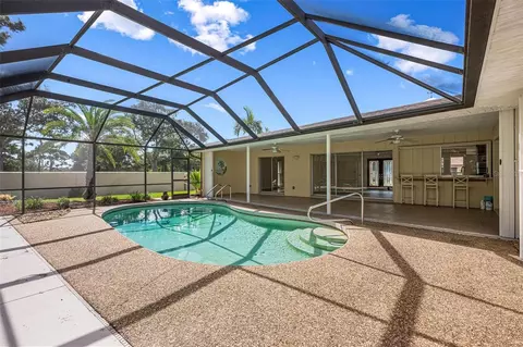 Exterior - 1011 Pine Forest Ct, Venice, FL 34293 photo 7 of 10
