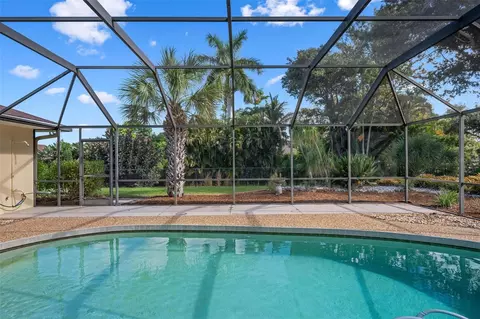 Exterior - 1011 Pine Forest Ct, Venice, FL 34293 photo 5 of 10