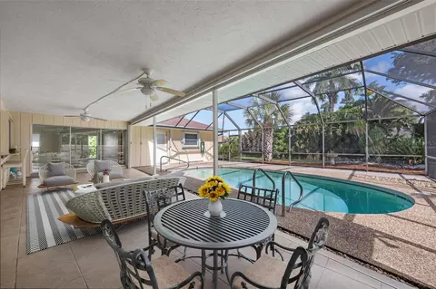 Exterior - 1011 Pine Forest Ct, Venice, FL 34293 photo 4 of 10
