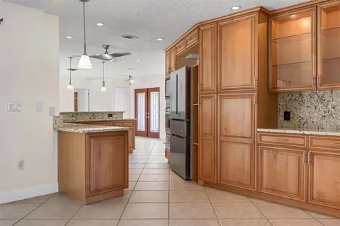 Kitchen - 1011 Pine Forest Ct, Venice, FL 34293 photo 4 of 5