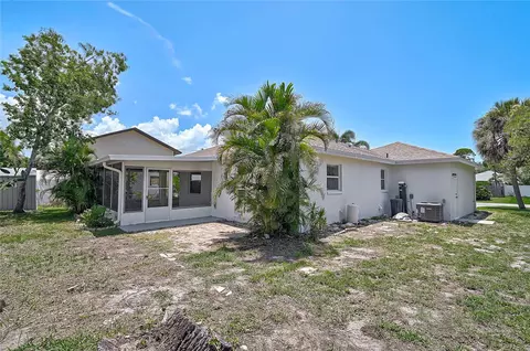 Exterior - 732 Nectar Rd, Venice, FL 34293 photo 5 of 6