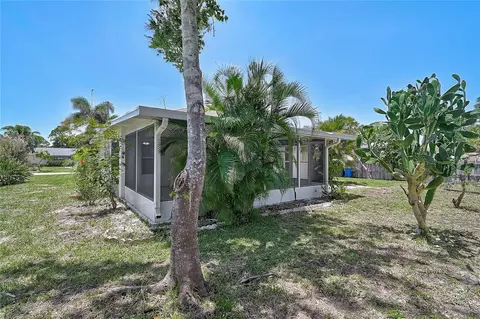 Exterior - 732 Nectar Rd, Venice, FL 34293 photo 4 of 6