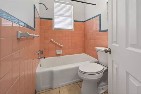 Bath - 908 Villas Dr #31, Venice, FL 34285 photo 3 of 3