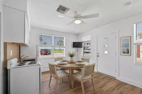Dining - 908 Villas Dr #31, Venice, FL 34285 photo 1 of 1