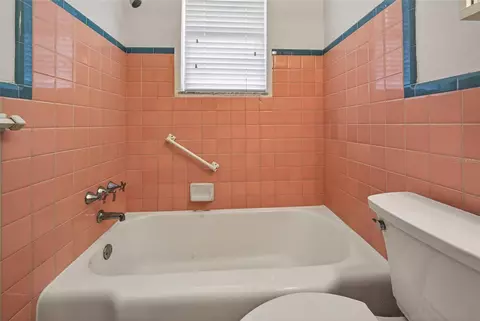 Bath - 908 Villas Dr #31, Venice, FL 34285 photo 2 of 3