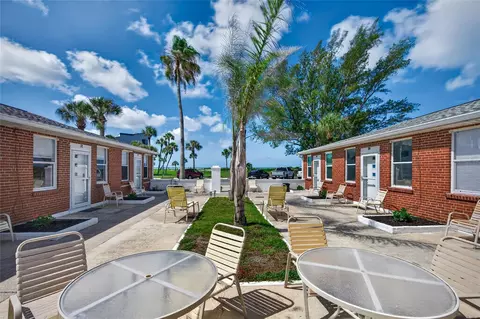 Exterior - 908 Villas Dr #31, Venice, FL 34285 photo 7 of 11