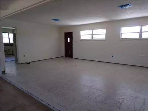 Living - 1124 Sunset Dr, Venice, FL 34285 photo 2 of 6