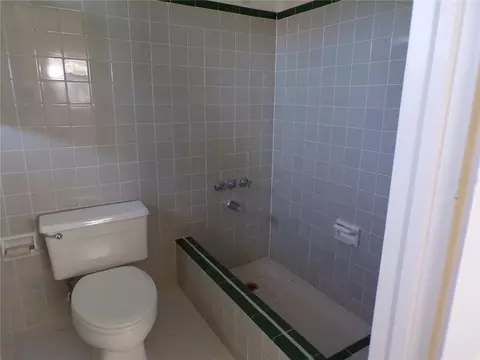 Bath - 1124 Sunset Dr, Venice, FL 34285 photo 2 of 4