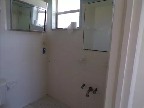 Bath - 1124 Sunset Dr, Venice, FL 34285 photo 3 of 4