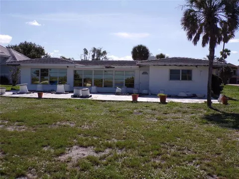 Exterior - 1124 Sunset Dr, Venice, FL 34285 photo 2 of 9
