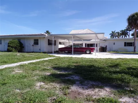 Exterior - 1124 Sunset Dr, Venice, FL 34285 photo 9 of 9