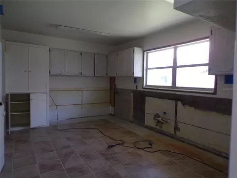 Kitchen - 1124 Sunset Dr, Venice, FL 34285 photo 2 of 2