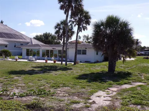 Exterior - 1124 Sunset Dr, Venice, FL 34285 photo 3 of 9