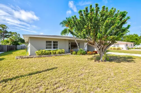 Exterior - 106 Aurora St E, Venice, FL 34285 photo 1 of 13