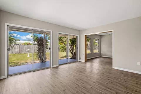 Living - 106 Aurora St E, Venice, FL 34285 photo 10 of 12