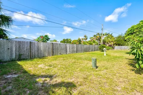 Exterior - 106 Aurora St E, Venice, FL 34285 photo 13 of 13