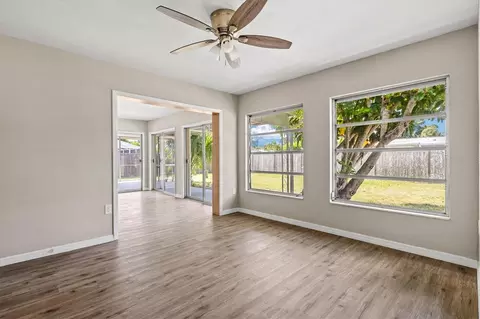 Living - 106 Aurora St E, Venice, FL 34285 photo 7 of 12