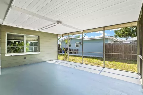 Exterior - 106 Aurora St E, Venice, FL 34285 photo 6 of 13
