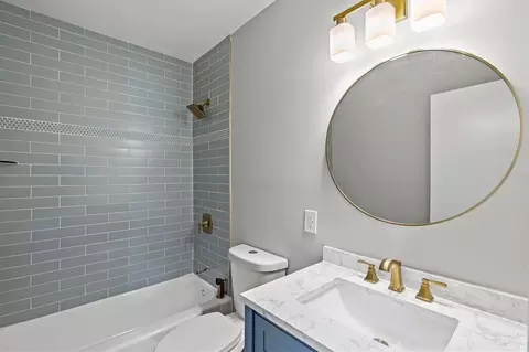 Bath - 106 Aurora St E, Venice, FL 34285 photo 5 of 5