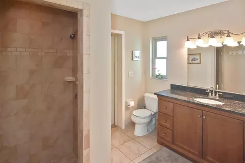 Bath - 429 Darling Dr, Venice, FL 34285 photo 3 of 5