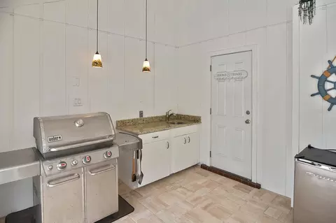 Kitchen - 429 Darling Dr, Venice, FL 34285 photo 8 of 8