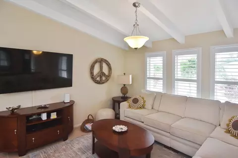 Living - 429 Darling Dr, Venice, FL 34285 photo 1 of 6