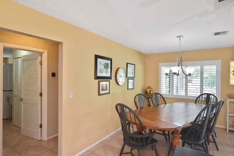 Dining - 429 Darling Dr, Venice, FL 34285 photo 1 of 2