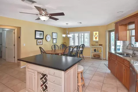 Kitchen - 429 Darling Dr, Venice, FL 34285 photo 6 of 8